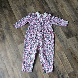 VTG Jet Set Floral Romper Jumper Long Sleeve. Fake pearl button. Lace collar.